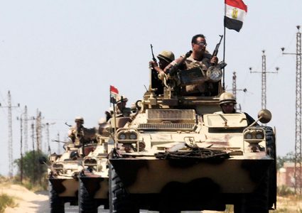 استشهاد وإصابة ضابط و9 جنود مصريين أثناء اشتباكات مع إرهابيين