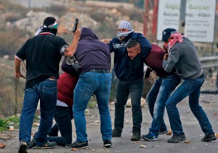 مستعربون يختطفون شاباً بدورا وإصابة بالمطاط في ديرسامت