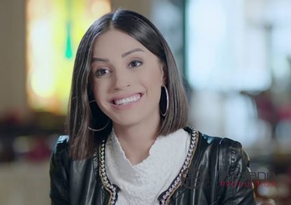 تينا يموت تدخل القفص الذهبي