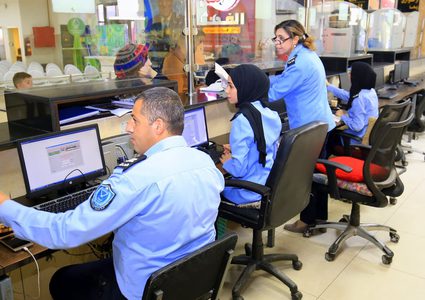 الشرطة : توقيف 122 مطلوبا على معبر الكرامة