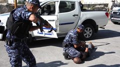 ضبط مركبات غير قانونية والقبض على 41 مطلوبا