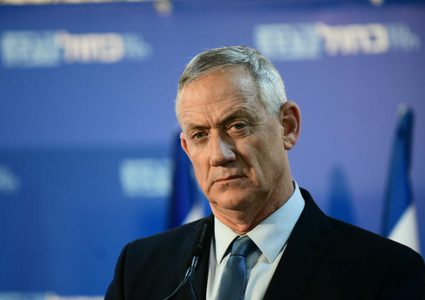 غانتس في لندن رغم الدعوى بارتكابه جرائم حرب