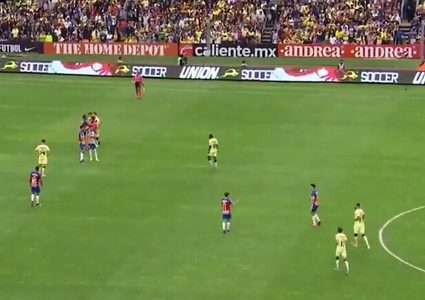 نجم برشلونة السابق يتعرض لإصابة مروعة