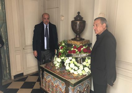 أبو ردينة يشارك في مراسم توديع شيراك ممثلاً عن الرئيس عباس