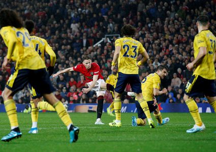 ارسنال ويونايتد يقتسمان القمة الإنجليزية