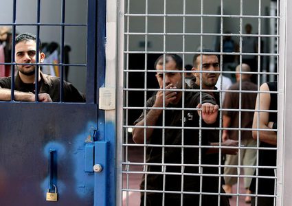 7 أسرى يواصلون إضرابهم منذ 79 يوماً