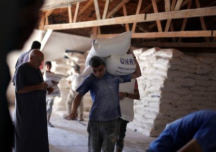 البرلمان الأوروبي يصوت على قطع المساعدات عن "أونروا"