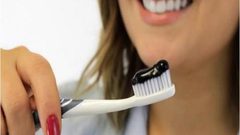 ما هي مادة الفحم المستخدمة في تبييض الأسنان؟