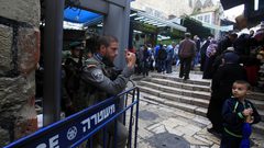 محكمة الاحتلال بالقدس تقرر اخلاء سبيل فتاة وشاب بشروط
