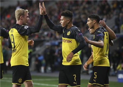 المغربي أشرف حكيمي يقود بروسيا دورتموند بالفوز على سلافيا براج