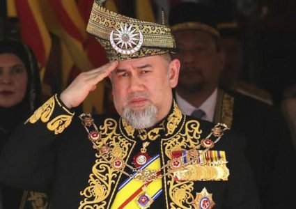 مطلقة ملك ماليزيا السابق تطالب بتعويض "طلاق فلكي" !