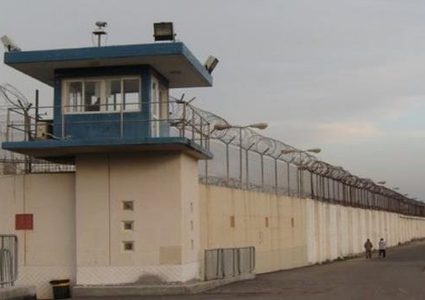 الاحتلال يحرم عائلة أسير جريح من الزيارة