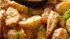 بطاطا ودجز مع جبن البارميزان لمقبلات شهية