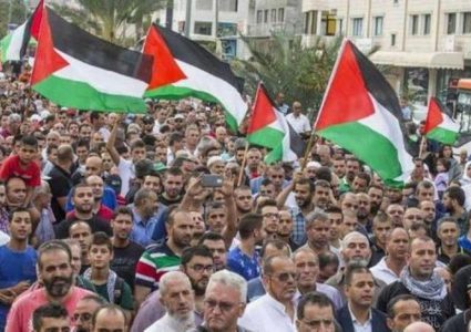 رام الله: مسيرة جماهيرية دعماً للأسرى المضربين والأسير عربيد