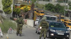 قوات الاحتلال تغلق مداخل بلدة عزون