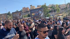 – شارك الآلاف من أهالي أم الفحم والمنطقة، في مظاهرة احتجاجية اليوم الجمعة، لتجوب شوارع مدينة أم الفحم، احتجاجا على تفشي العنف والجريمة وتقاعس شرطة الاحتلال.