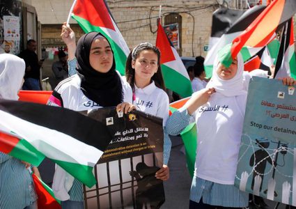 أسرى يدخلون أعواما جديدة في سجون الاحتلال