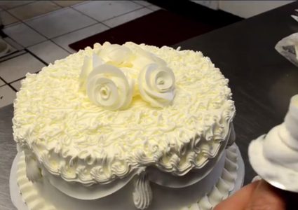 "مصطفى أبو تورتة" يبرر هروبه من عروسه