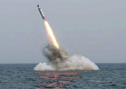 كوريا الشمالية تفاجئ أميركا بصاروخ جديد من تحت الماء