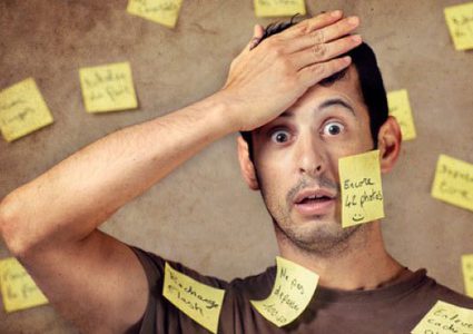 أبرز أسباب النسيان المتكرر في مرحلة الشباب