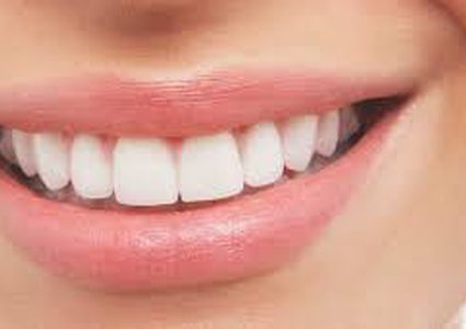 أهم 10 طرق طبيعية لإزالة جير الأسنان