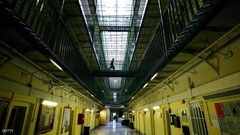 الشرطة البريطانية تحقق في ملابسات وفاة رضيع داخل زنزانة