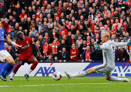 ليفربول يتخطى ليستر بشق الأنفس