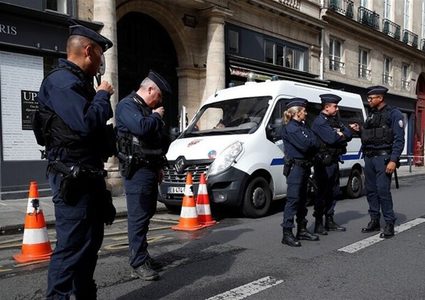 النيابة الفرنسية تؤكد أن منفذ عملية الطعن في باريس "متشدد"