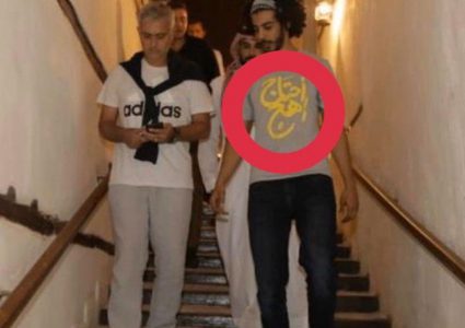 "احتاج أهج"..جملة على قميص مرشد سياحي تستفز الشارع السعودي