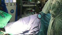 لأول مرة في غزة.. طبيب يستأصل ورما سرطانيا بجراحة المنظار