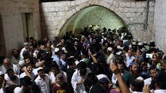 اصابات عقب اقتحام مئات المستوطنين قبر يوسف