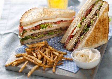 الكلوب ساندوتش بالخضر