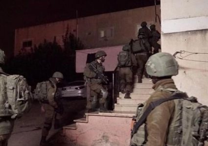 الاحتلال يقتحم مركز "حنظلة" الثقافي ويستولي على محتوياته