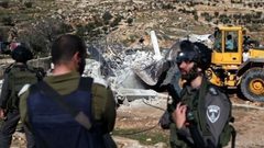 قوات الاحتلال تصادر جرافة جنوب طوباس