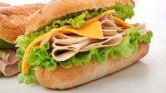 ساندويش التيركي مع البيستو لرجيم مثالي