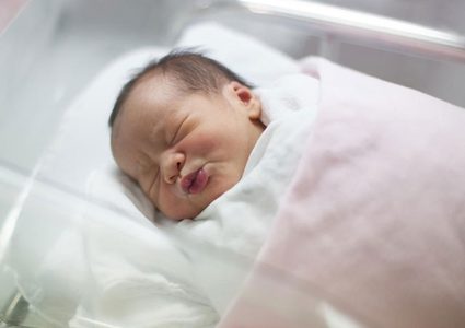 بريطانيا.. أب يتسبب بوفاة طفلته الرضيعة بطريقة مأساوية !