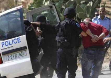 القبض على مطلوبين للعدالة وإتلاف مركبات بالعيزرية وأبو ديس