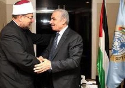 اشتية يُطلع وزير الأوقاف المصري على الانتهاكات الإسرائيلية