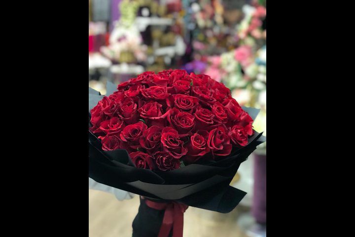 السجن 7 سنوات لشاب بسب باقة ورد!