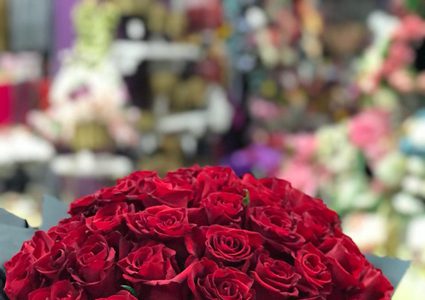 السجن 7 سنوات لشاب بسب باقة ورد!