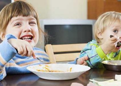 طرق تساعد الآباء على فتح شهية الطفل