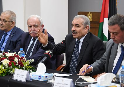 اشتية ومدبولي يبحثان التعاون الاقتصادي والاستثماري