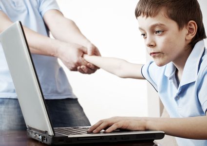 تعرفوا على طرق حماية الطفل أثناء تصفحه الإنترنت