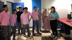 طلبة من المدرسة الإنجليزية الحديثة يزورون مركز الإعلام