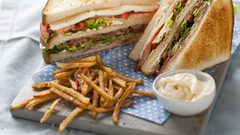 الكلوب ساندوتش بالخضر