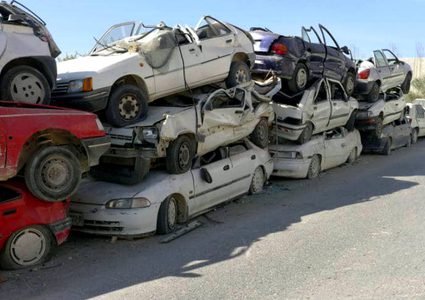 إتلاف مركبات غير قانونية في طولكرم