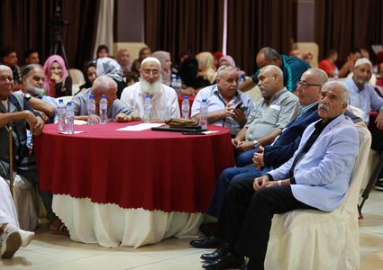 نساء يشاركن في حدث مناهض للعنف ضد المرأة بغزة