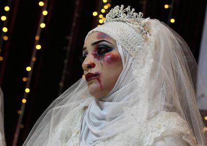 نساء يشاركن في حدث مناهض للعنف ضد المرأة بغزة