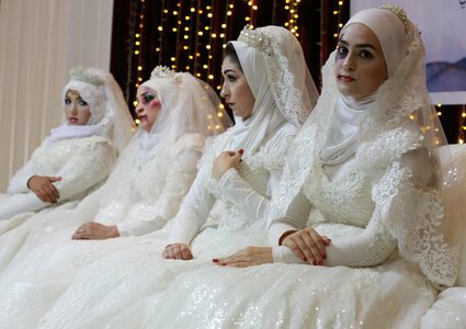 نساء يشاركن في حدث مناهض للعنف ضد المرأة بغزة