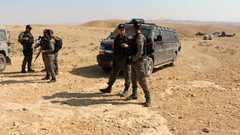 قوات الاحتلال الإسرائيلي تهدم منازل المواطنين جنوب يطا في الخليل، بحجة بناؤها دون تصريح إسرائيلي في "المنطقة ج" ، واجتمع المواطنون بعد الهدم لجمع الأثاث والممتلكات.